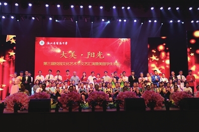 富陽中學(xué)舉辦第三屆“紅五月”藝術(shù)節(jié)匯演，青春華彩獻(xiàn)禮建黨百年